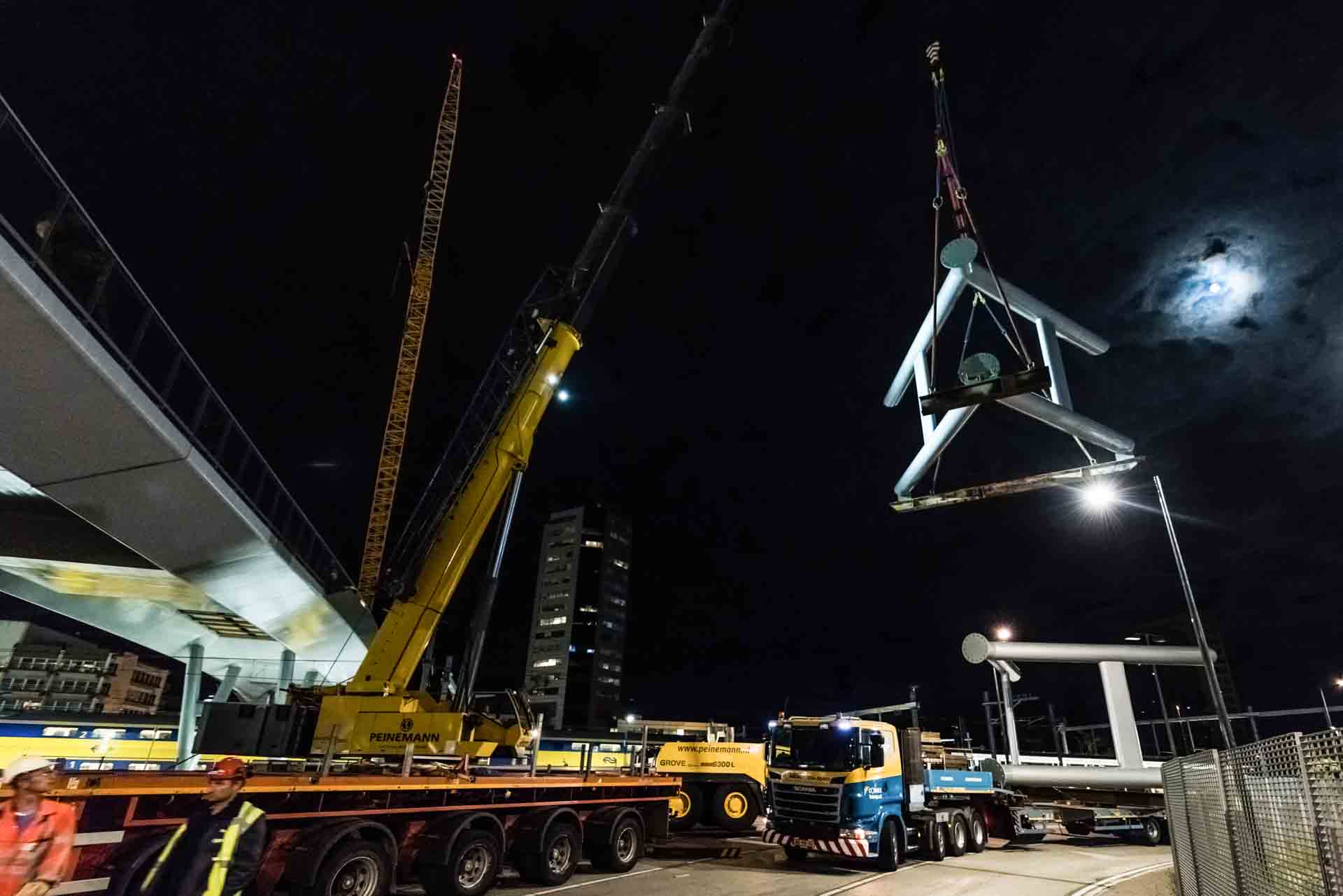 Moreelsebrug Utrecht in aanbouw inhijsen