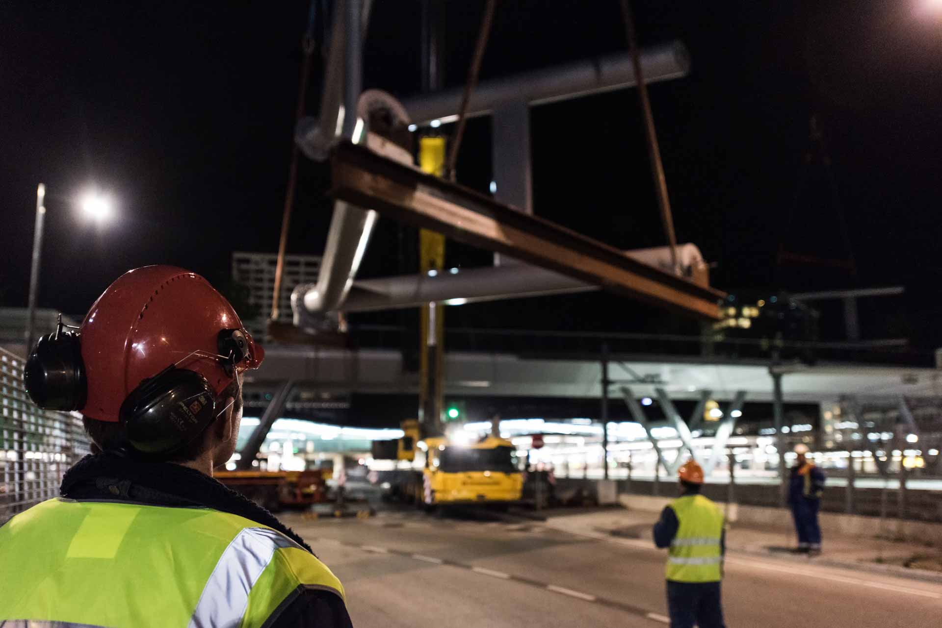 Moreelsebrug Utrecht in aanbouw inhijsen