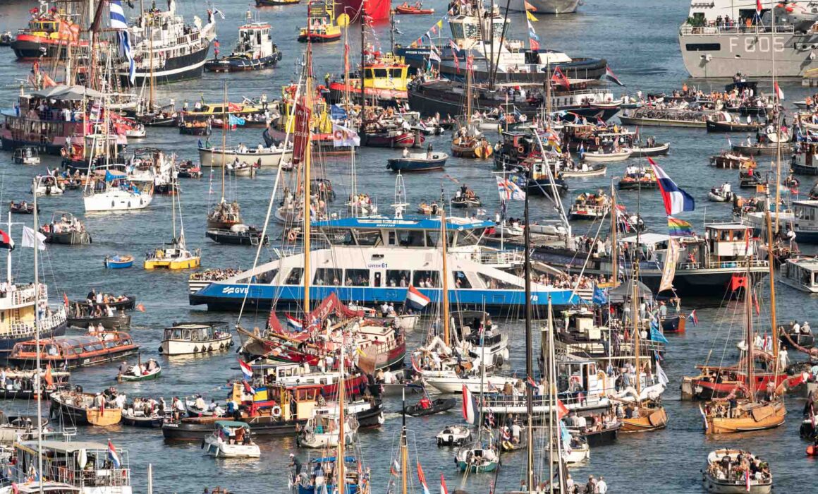 Hoe de GVB pont het IJ overvaart tijdens SAIL Amsterdam